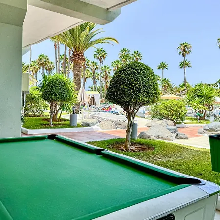 דירה In Beachfront Complex In El Duque Area, אדחה