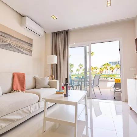 In Beachfront Complex In El Duque Area, אדחה
